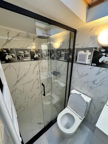 בוקרשט Historical Central Apartment 0*,  רומניה