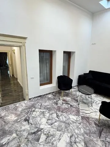 בוקרשט Historical Central Apartment